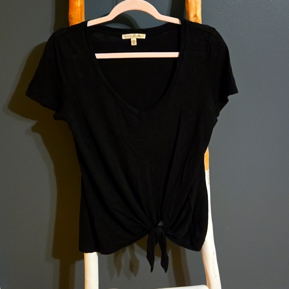 Express Sienna Sky Knot Design Round Neck Short Sleeve Black T-Shirt. Small